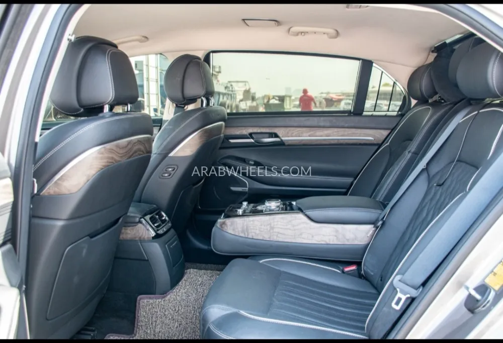 Genesis G90 2019 for Sale in Abu Dhabi Image-6