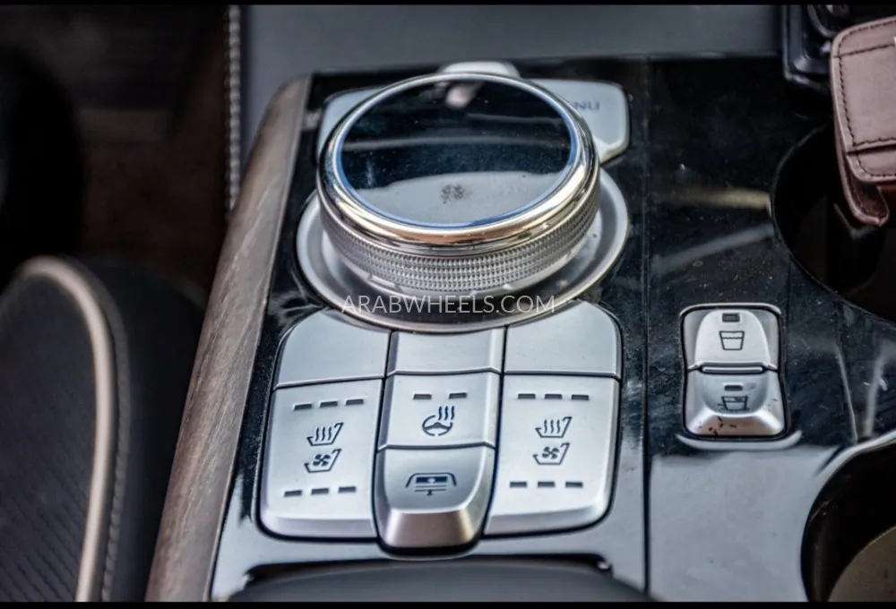 Genesis G90 2019 for Sale in Abu Dhabi Image-3