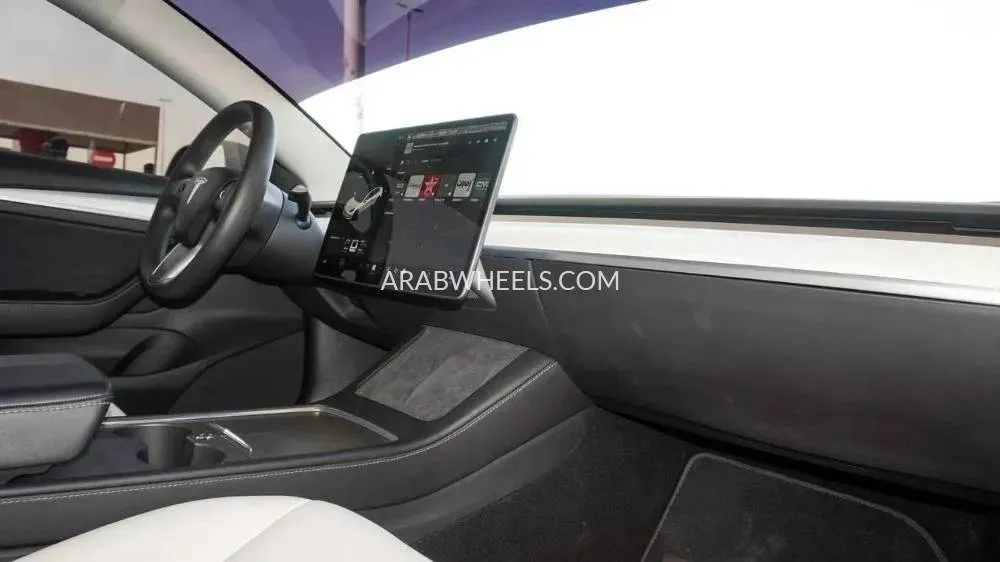 Tesla Model 3 2021 for Sale in Sharjah Image-10