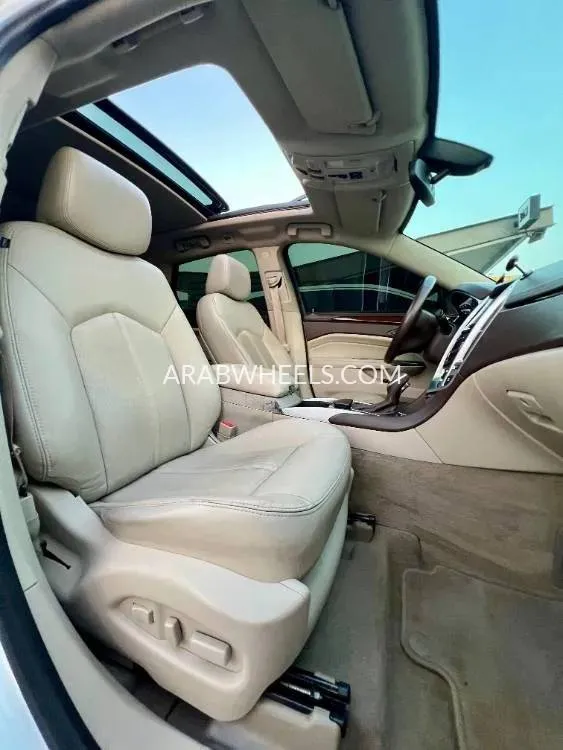 Cadillac SRX 2016 for Sale in Sharjah Image-11