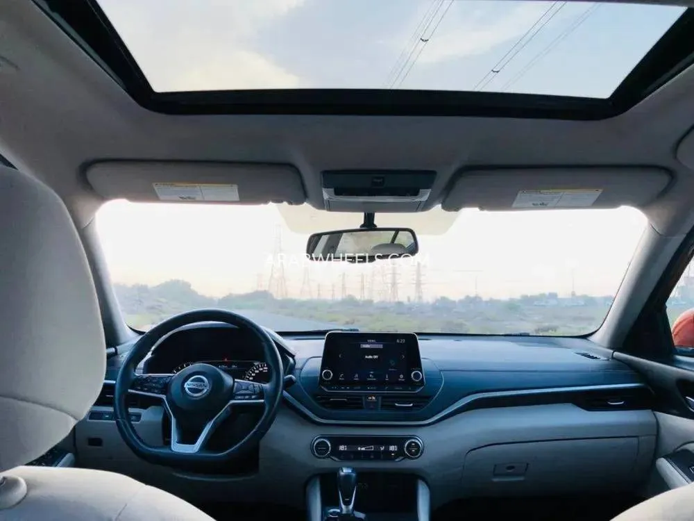 Nissan Altima 2019 for Sale in Sharjah Image-9