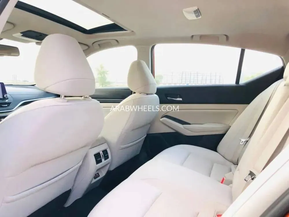 Nissan Altima 2019 for Sale in Sharjah Image-12