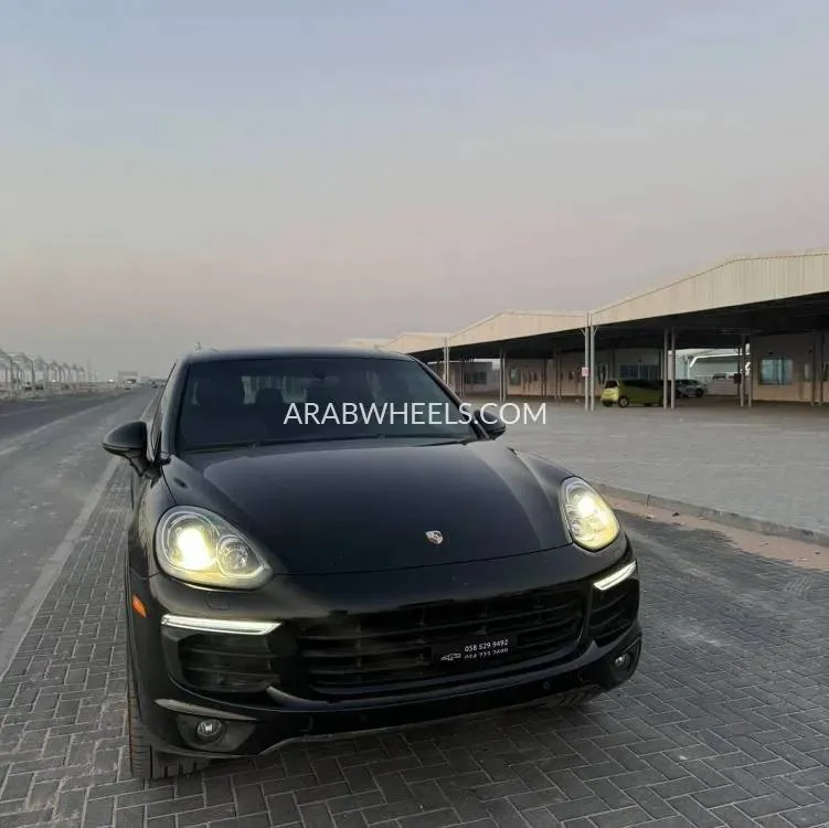 Porsche Cayenne 2018 for Sale in Ajman Image-2