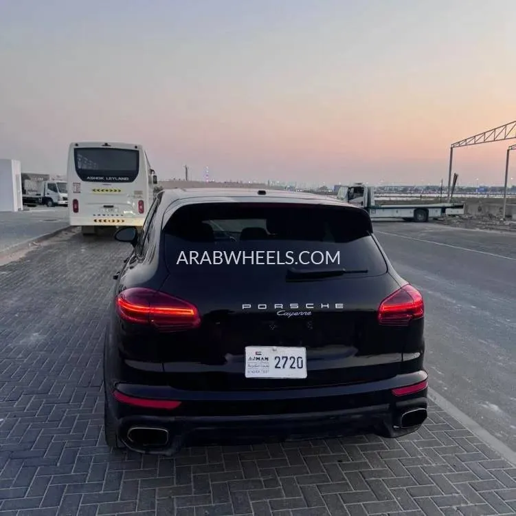Porsche Cayenne 2018 for Sale in Ajman Image-9