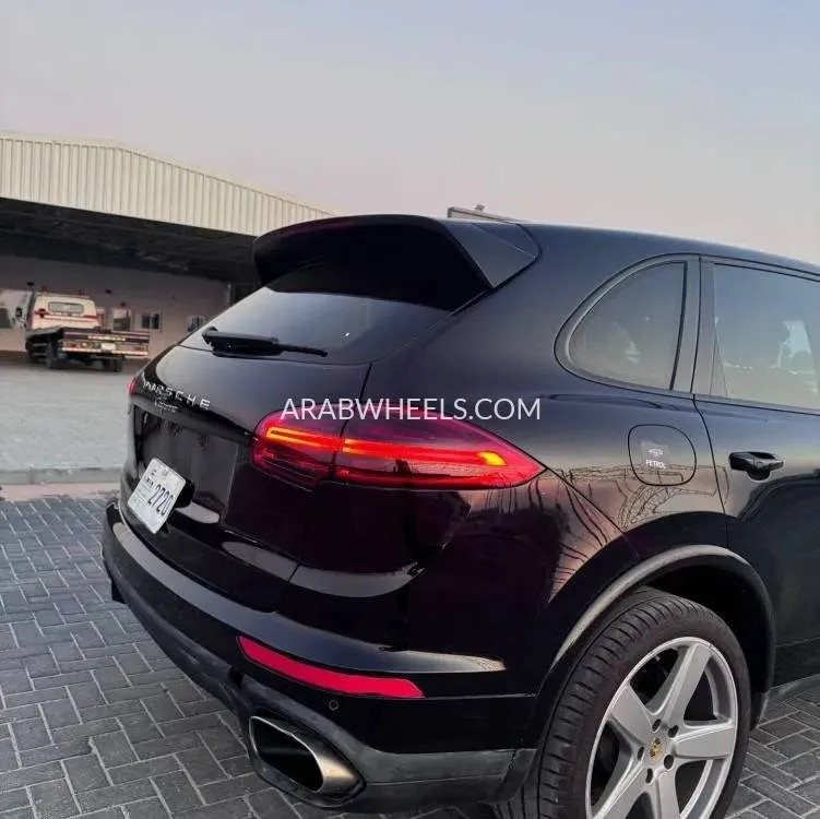 Porsche Cayenne 2018 for Sale in Ajman Image-10