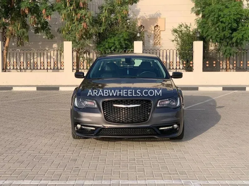 كرايسلر 300 2018 for Sale in دبي Image-2