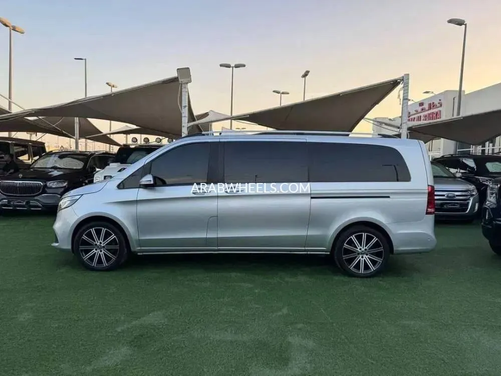 Mercedes Benz V Class 2020 for Sale in Dubai Image-8
