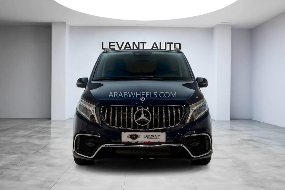Mercedes Benz V Class 2022 for Sale in Dubai Image-3