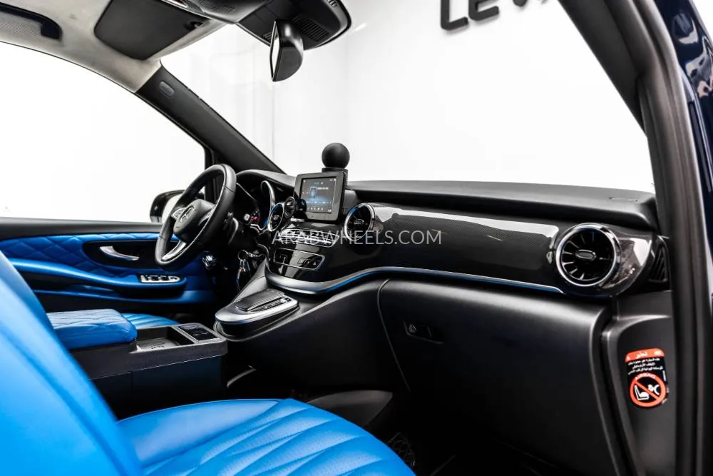 Mercedes Benz V Class 2022 for Sale in Dubai Image-18