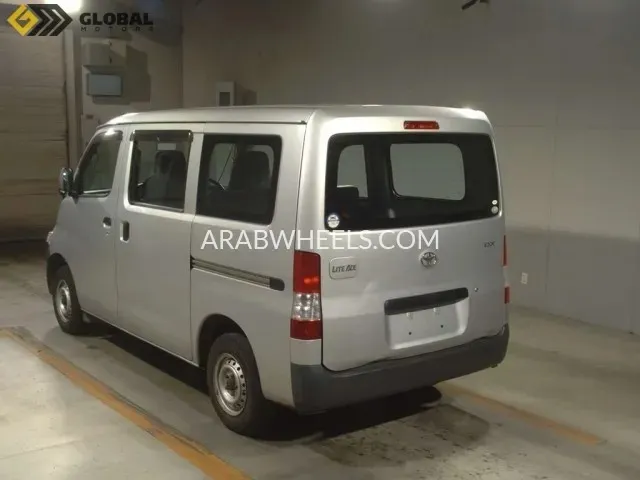 تويوتا تاون آيس 2009 for Sale in دبي Image-2