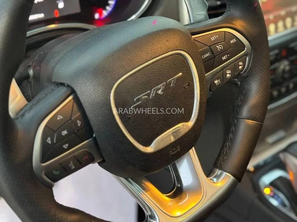 Jeep Grand Cherokee 2016 for Sale in Sharjah Image-6