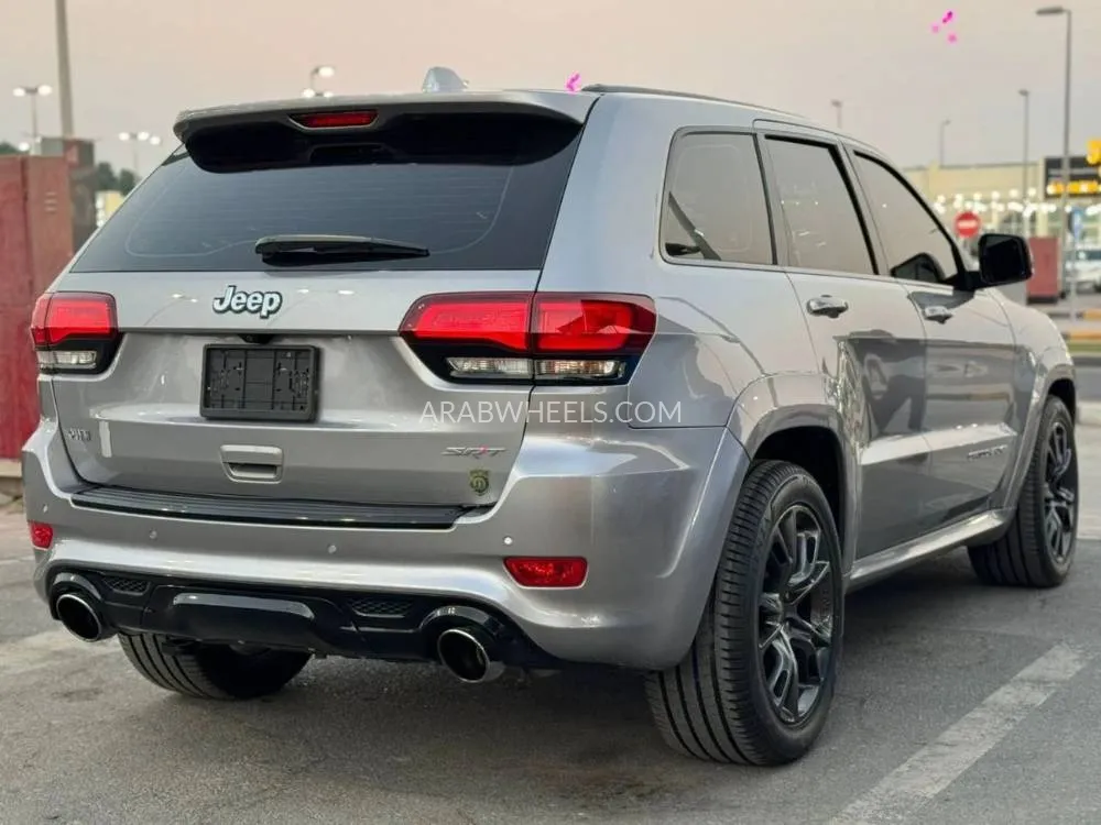 Jeep Grand Cherokee 2016 for Sale in Sharjah Image-15