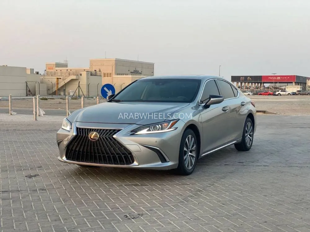 لكزس ES 2023 for Sale in الشارقة Image-1