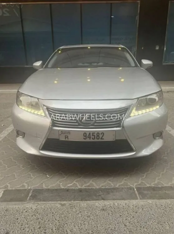 Lexus ES 2014 for Sale in Sharjah Image-1