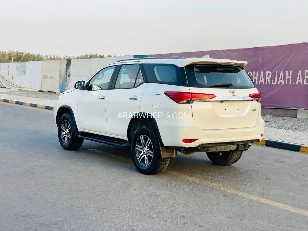 Toyota Fortuner 2020 for Sale in Sharjah Image-9