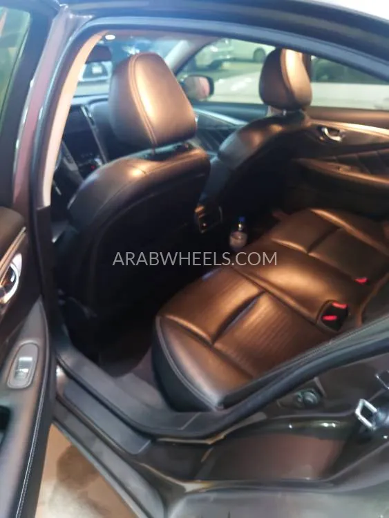 إنفينيتي Q50 2017 for Sale in دبي Image-5