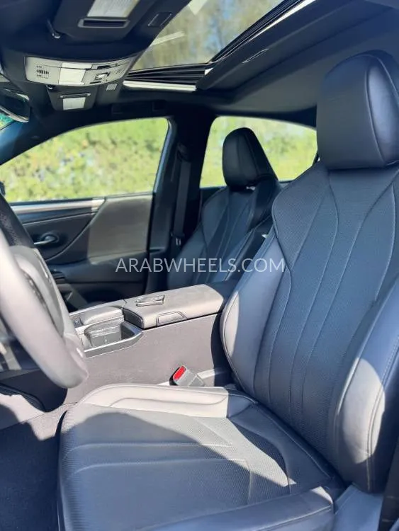 Lexus ES 2022 for Sale in Ras Al Khaimah Image-5