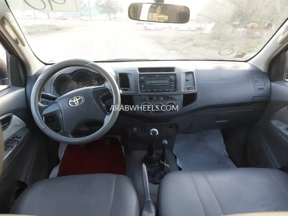 Toyota Hilux 2013 for Sale in Ras Al Khaimah Image-2