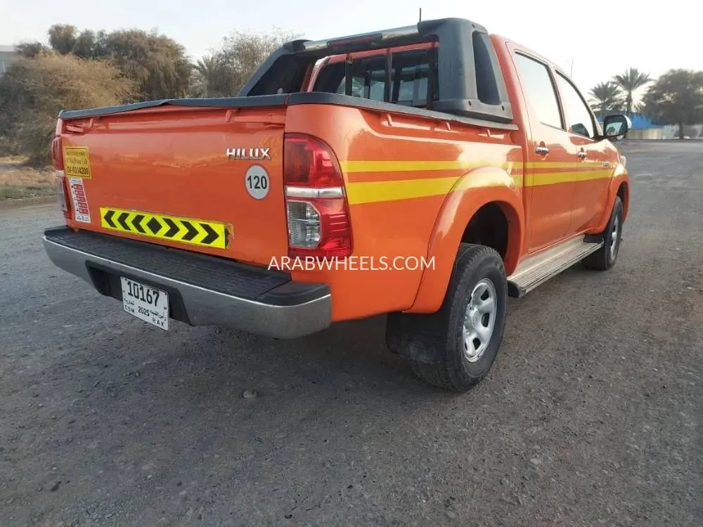 Toyota Hilux 2013 for Sale in Ras Al Khaimah Image-4