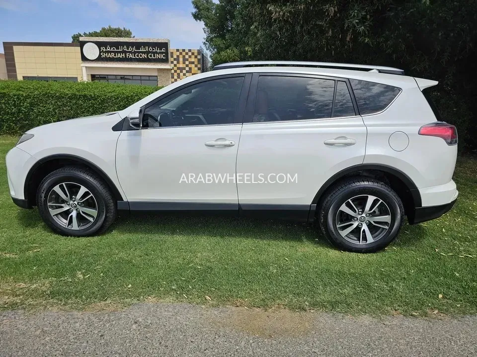Toyota Rav4 2016 for Sale in Sharjah Image-8