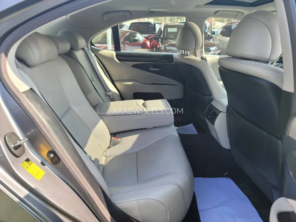 Lexus LS 2013 for Sale in Dubai Image-11