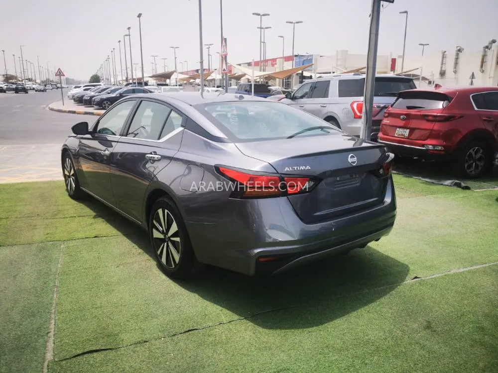 Nissan Altima 2022 for Sale in Dubai Image-4