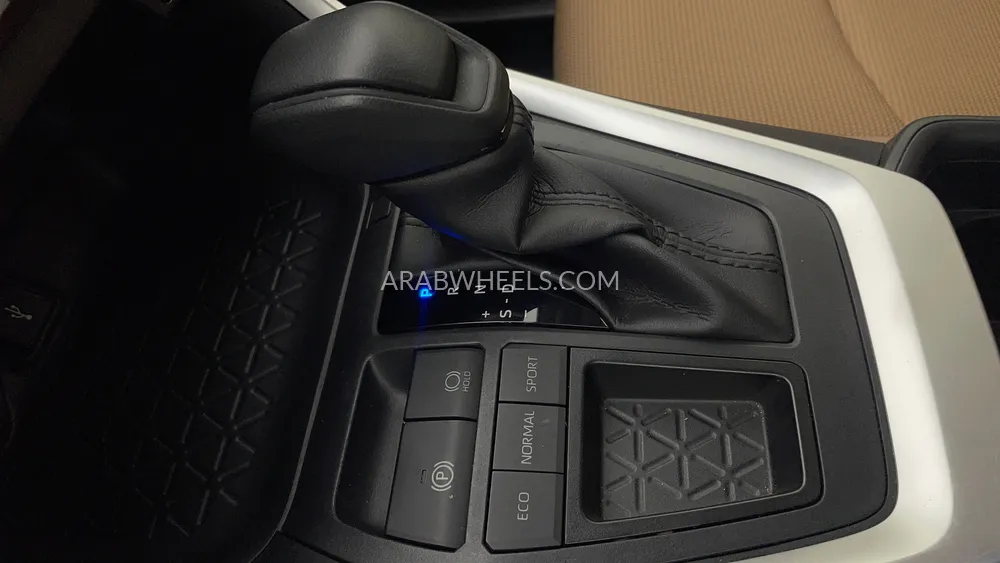 Toyota Rav4 2021 for Sale in Dubai Image-17