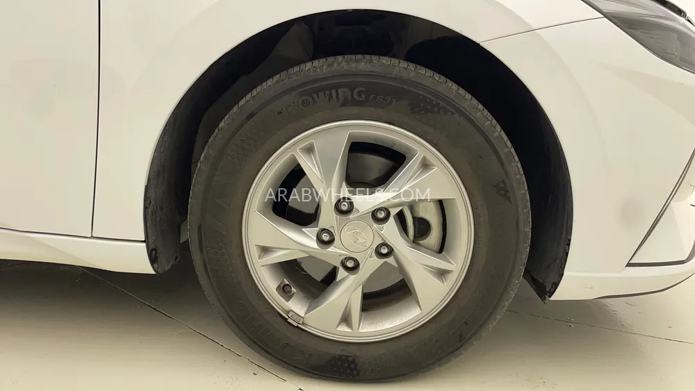 Hyundai Elantra 2023 for Sale in Dubai Image-10