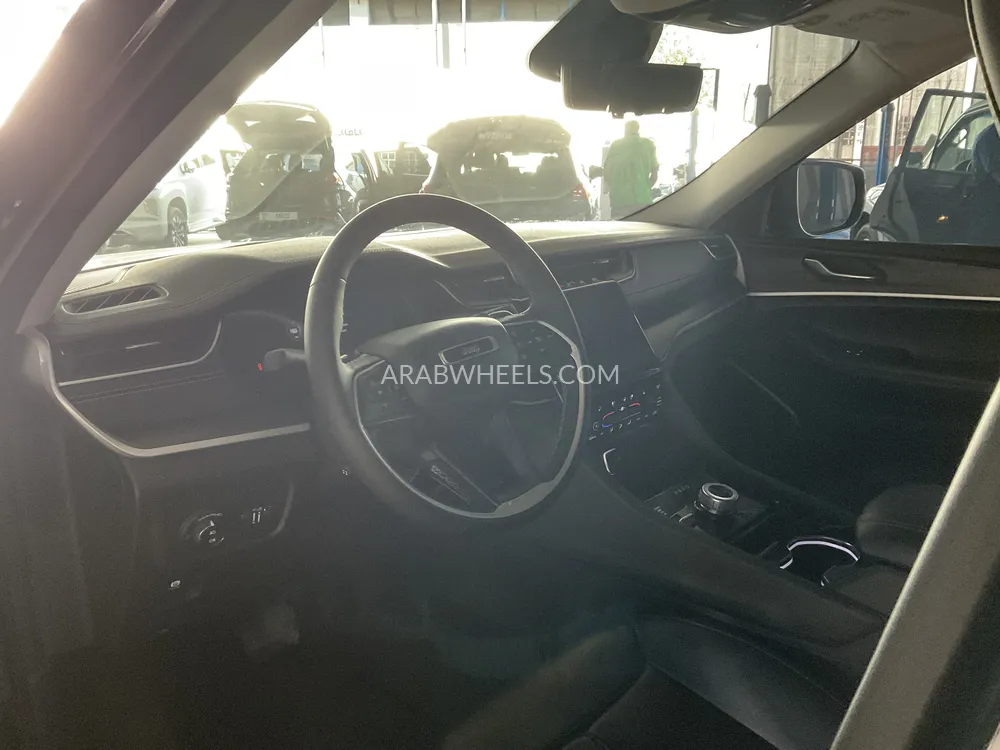 Jeep Grand Cherokee L 2023 for Sale in Sharjah Image-9