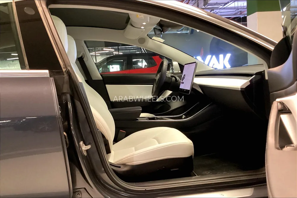 Tesla Model 3 2020 for Sale in Sharjah Image-11