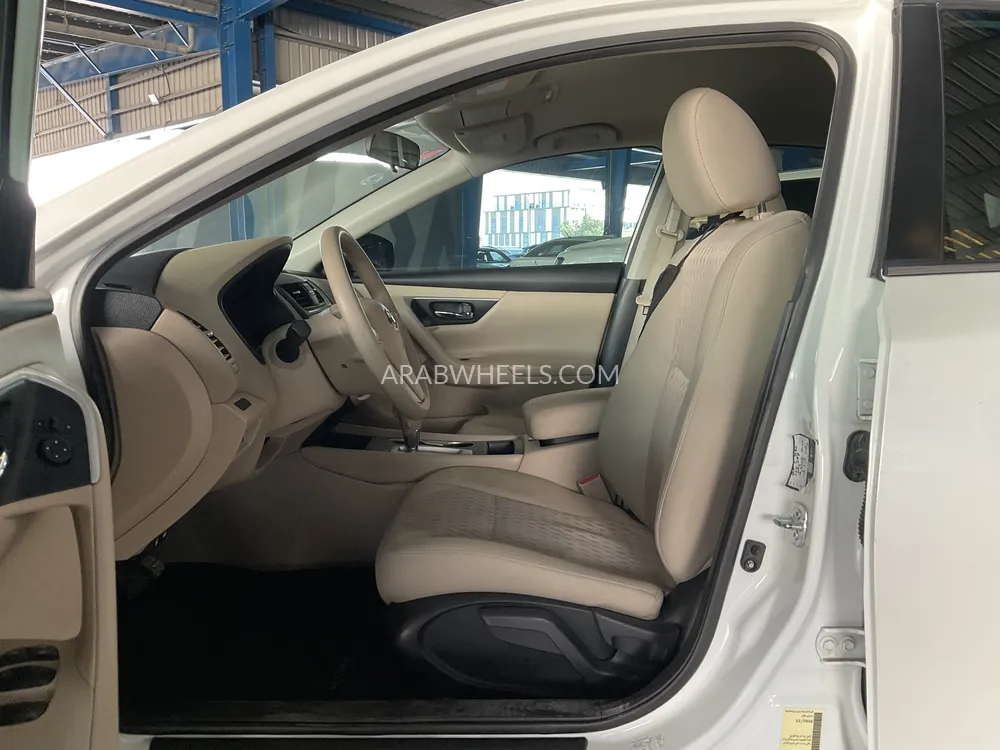 Nissan Altima 2017 for Sale in Sharjah Image-8