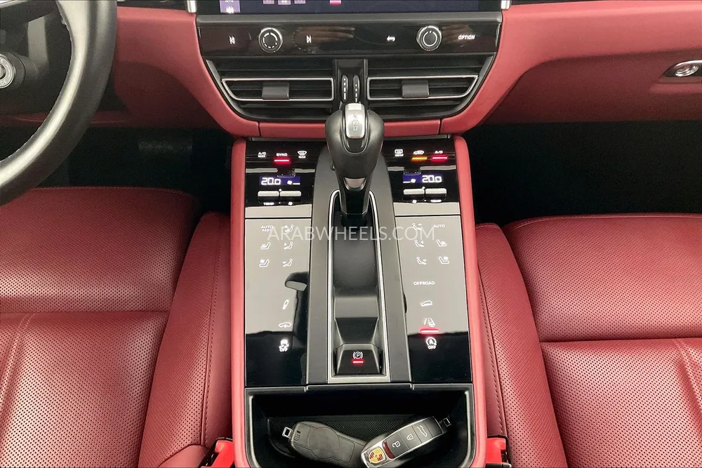 بورشه ماكان 2024 for Sale in الشارقة Image-24
