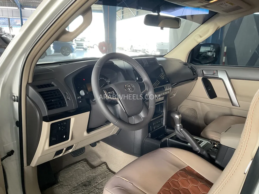 Toyota Land Cruiser Prado 2022 for Sale in Sharjah Image-7