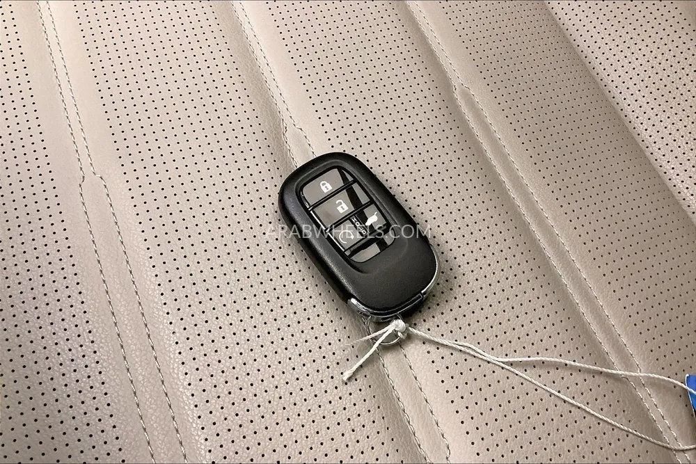 هوندا سي آر-في 2024 for Sale in الشارقة Image-18