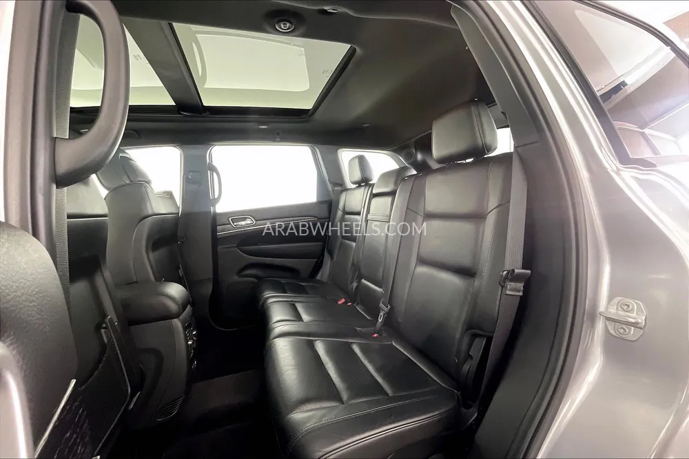 Jeep Grand Cherokee 2018 for Sale in Sharjah Image-14