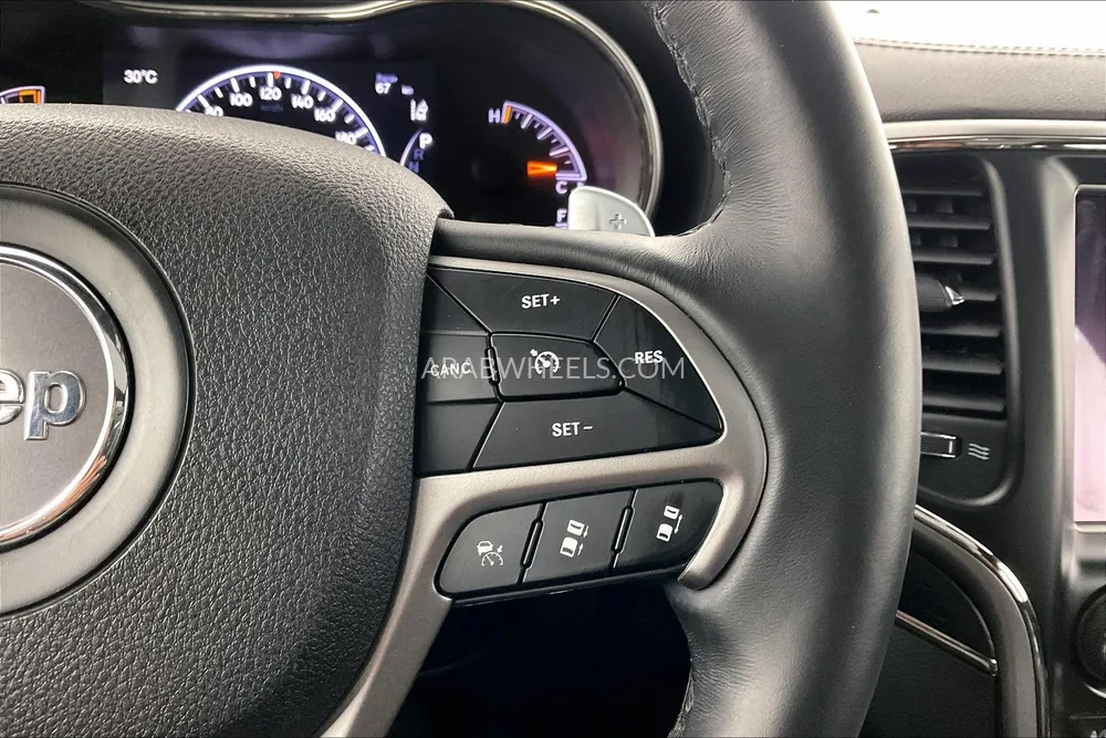 Jeep Grand Cherokee 2018 for Sale in Sharjah Image-23