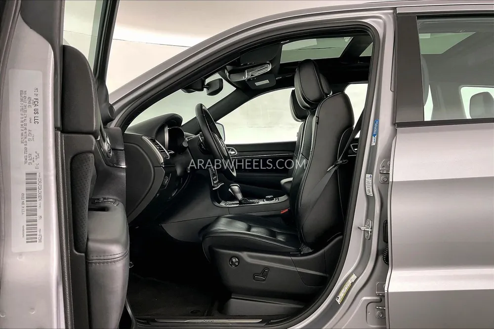 Jeep Grand Cherokee 2018 for Sale in Sharjah Image-25