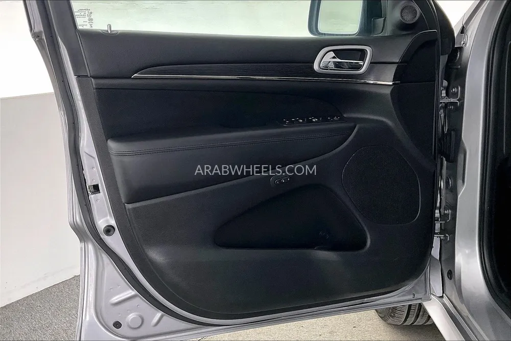 Jeep Grand Cherokee 2018 for Sale in Sharjah Image-26