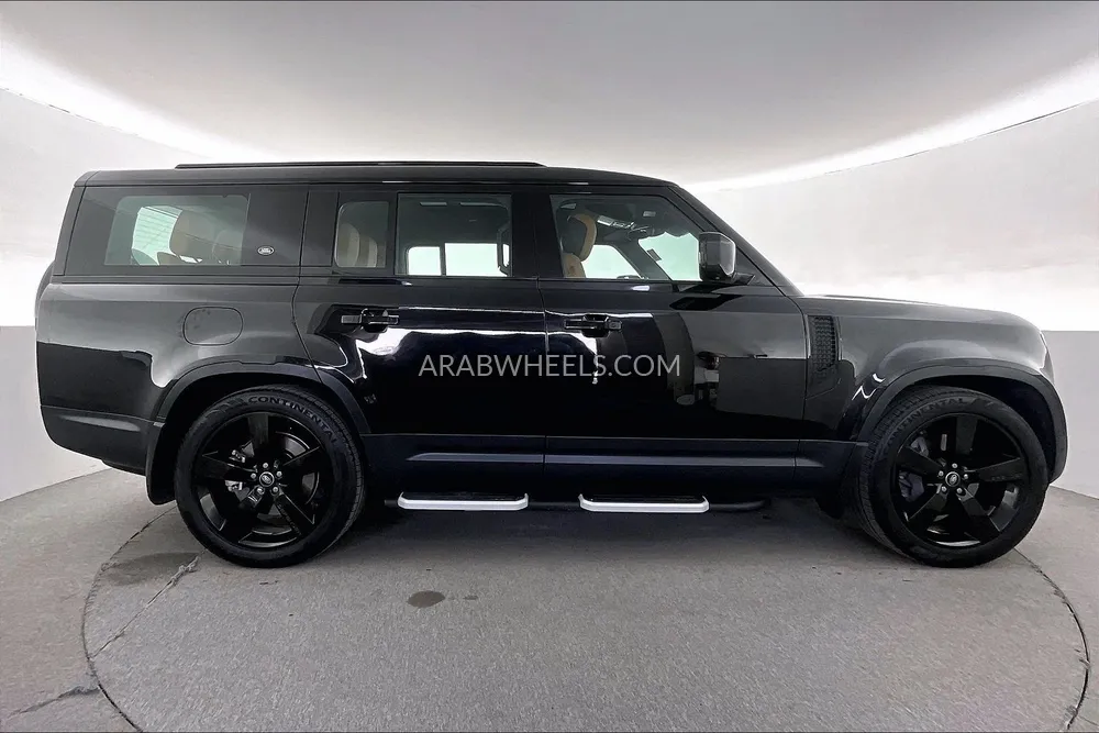 Land Rover Defender 2023 for Sale in Sharjah Image-8