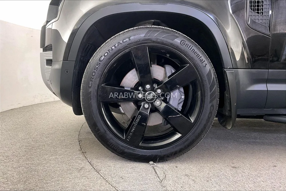 Land Rover Defender 2023 for Sale in Sharjah Image-9