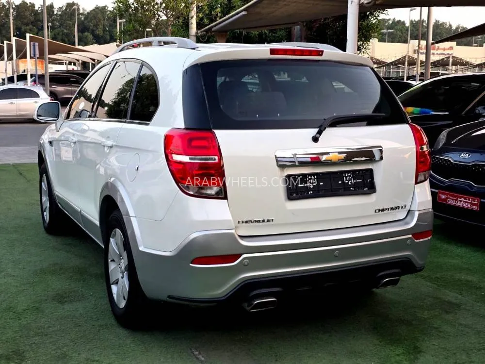 Chevrolet Captiva 2016 for Sale in Sharjah Image-10