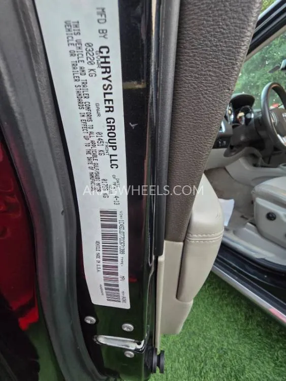 Dodge Durango 2013 for Sale in Sharjah Image-24