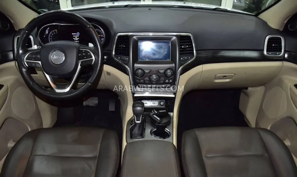 Jeep Cherokee 2020 for Sale in Dubai Image-11