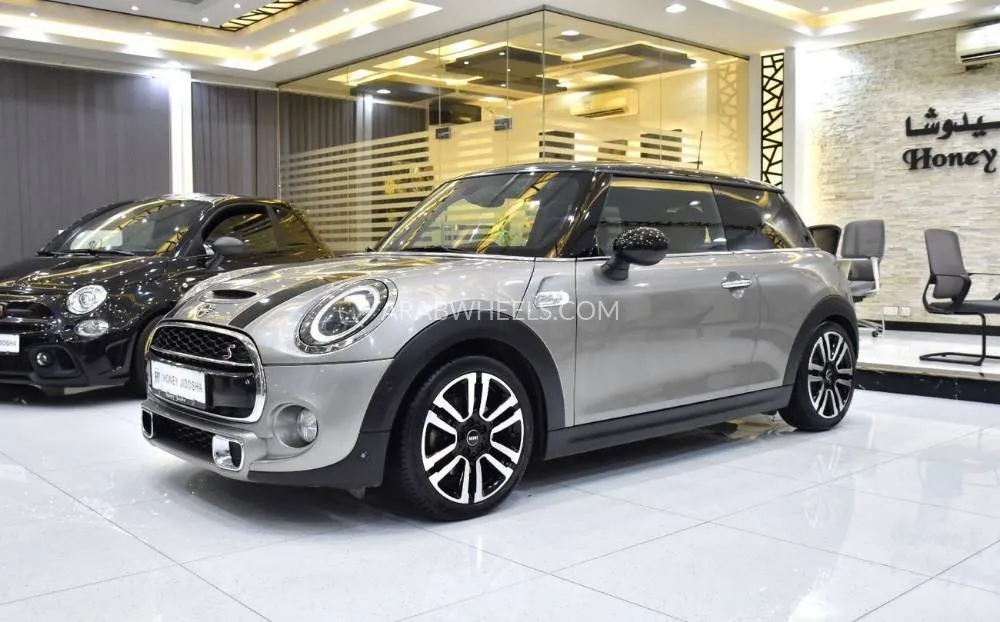 Mini Cooper 2019 for Sale in Dubai Image-3