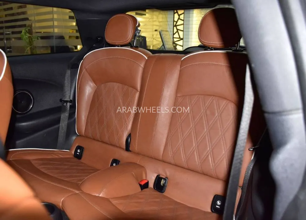 Mini Cooper 2019 for Sale in Dubai Image-18