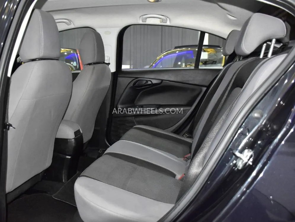 Dodge Neon 2017 for Sale in Dubai Image-16