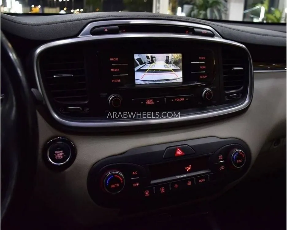 Kia Sorento 2016 for Sale in Dubai Image-14