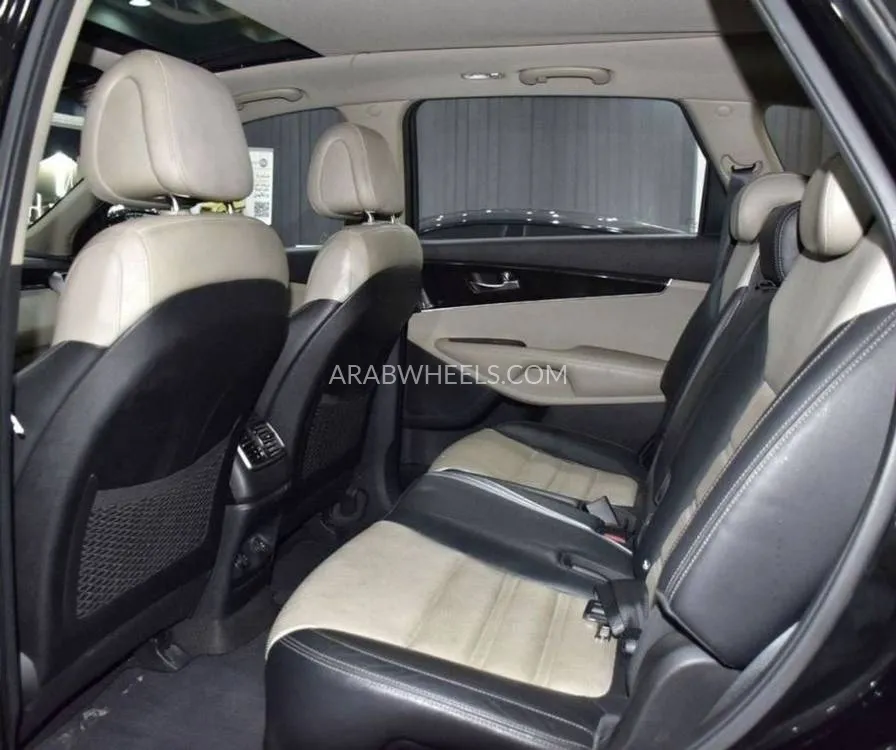 Kia Sorento 2016 for Sale in Dubai Image-17