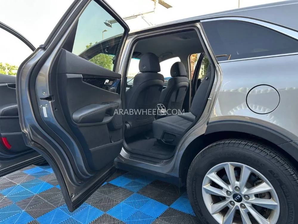 Kia Sorento 2019 for Sale in Ajman Image-13