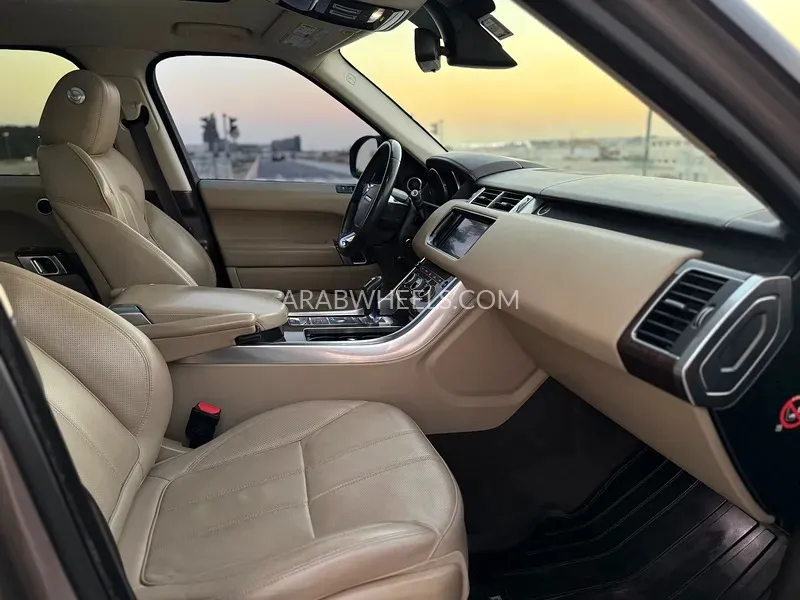 لاند روفر رينج روفر سبورت 2016 for Sale in الشارقة Image-12